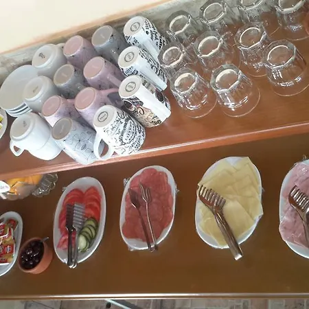 Ξενοδοχείο με διαμερίσματα ελευθερία 3*