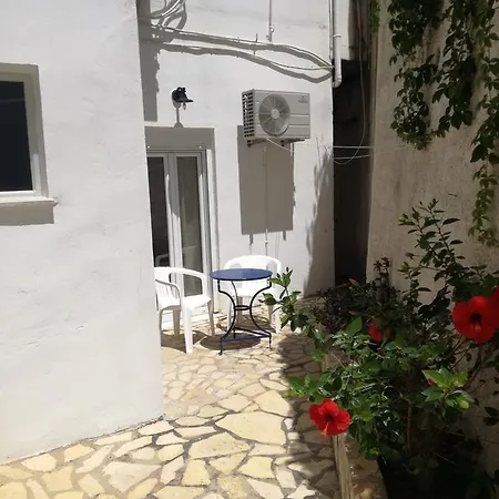 Ξενοδοχείο με διαμερίσματα ελευθερία Αγία Μαρίνα