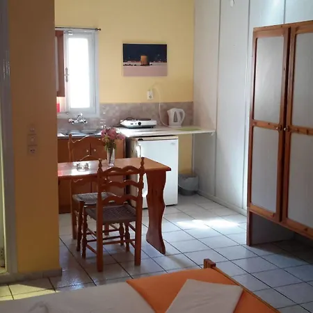 Ξενοδοχείο με διαμερίσματα ελευθερία Αγία Μαρίνα